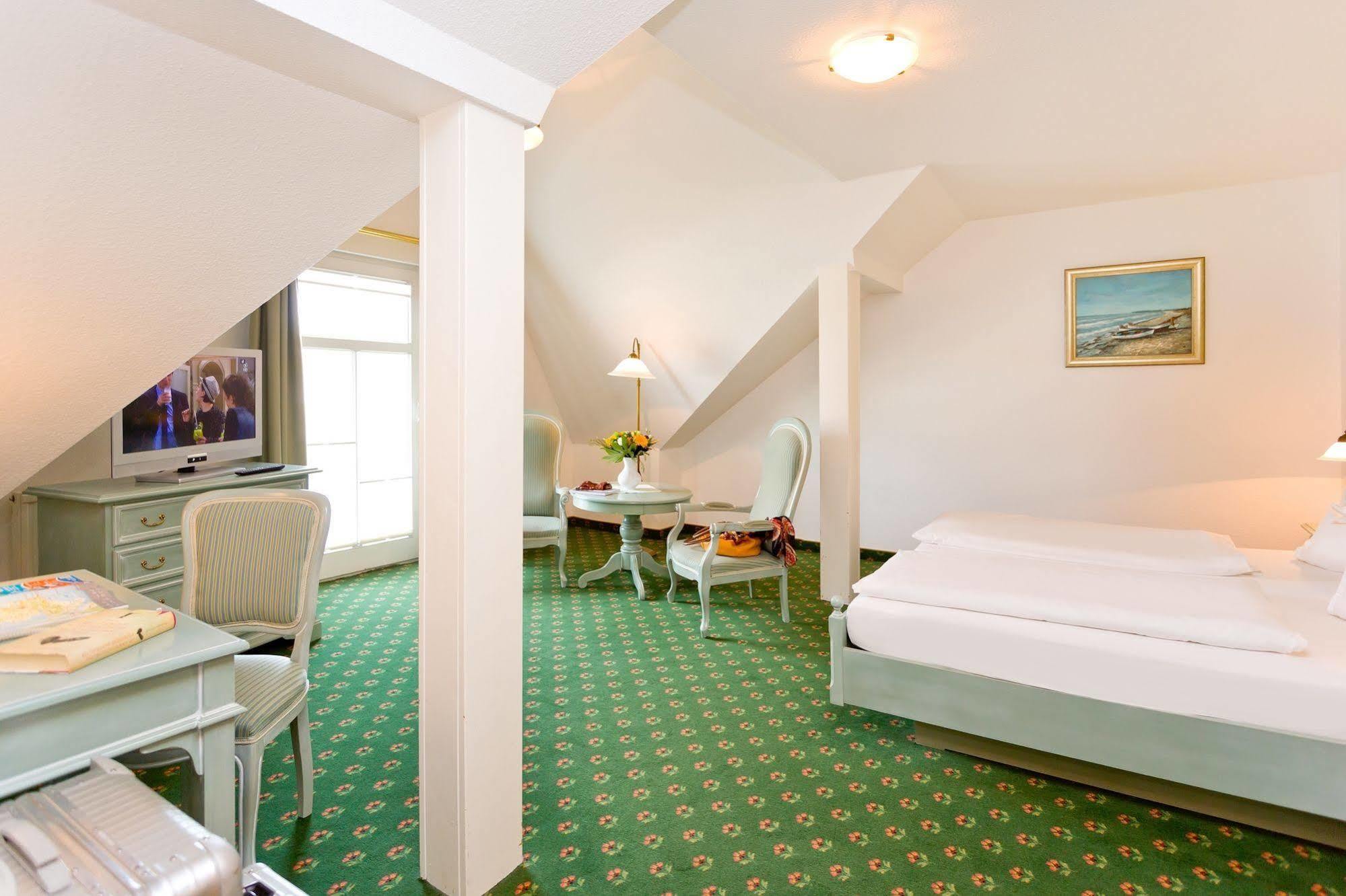 Hotel Villa Neander บินซ์ ภายนอก รูปภาพ