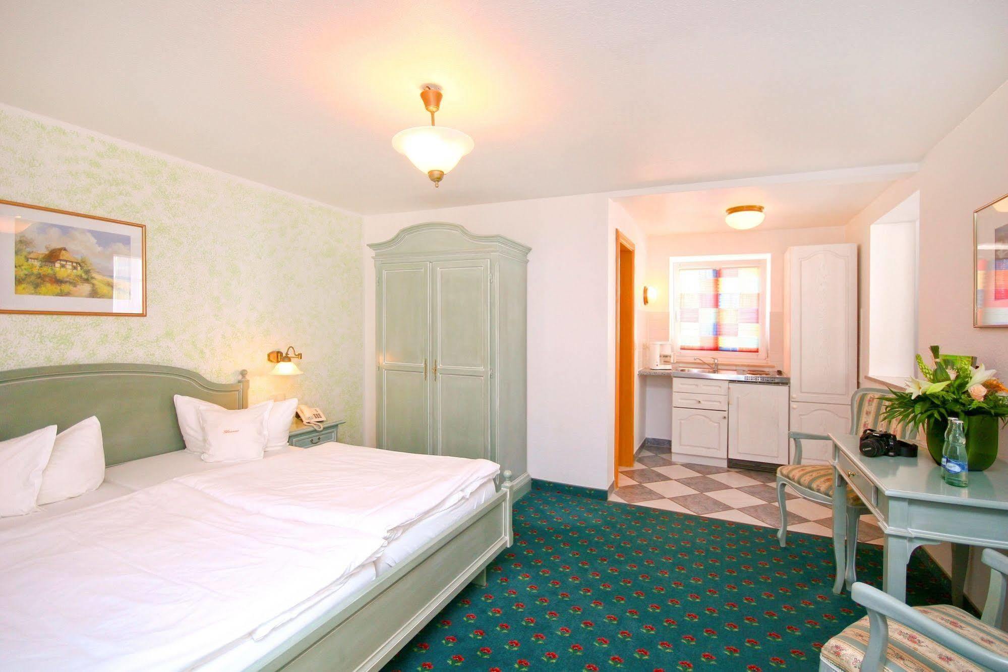 Hotel Villa Neander บินซ์ ภายนอก รูปภาพ