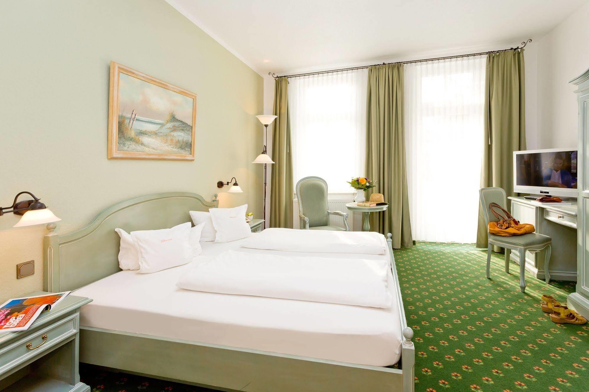 Hotel Villa Neander บินซ์ ภายนอก รูปภาพ