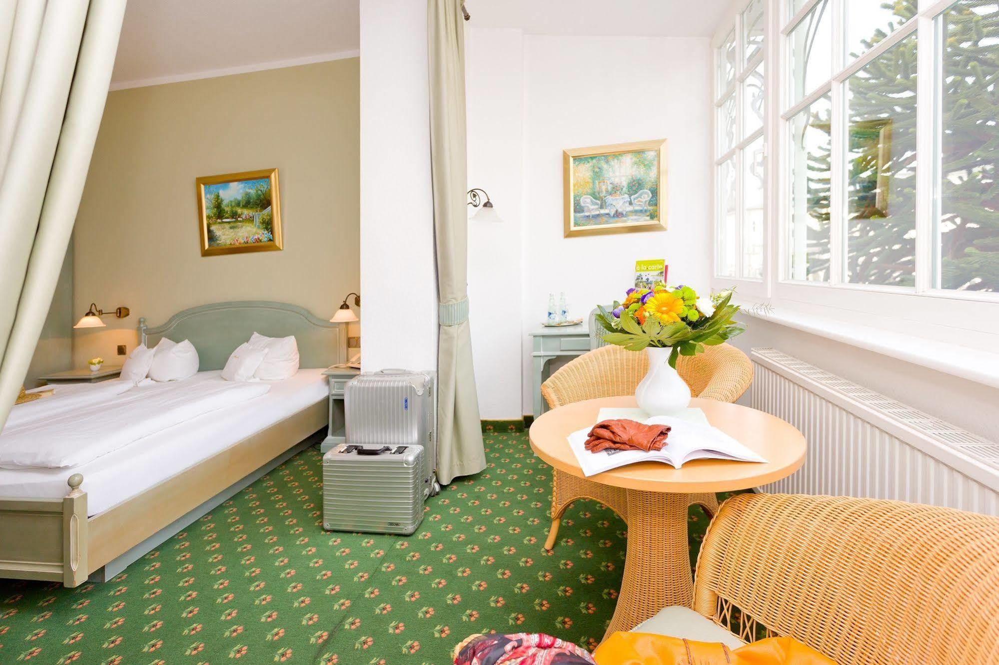 Hotel Villa Neander บินซ์ ภายนอก รูปภาพ